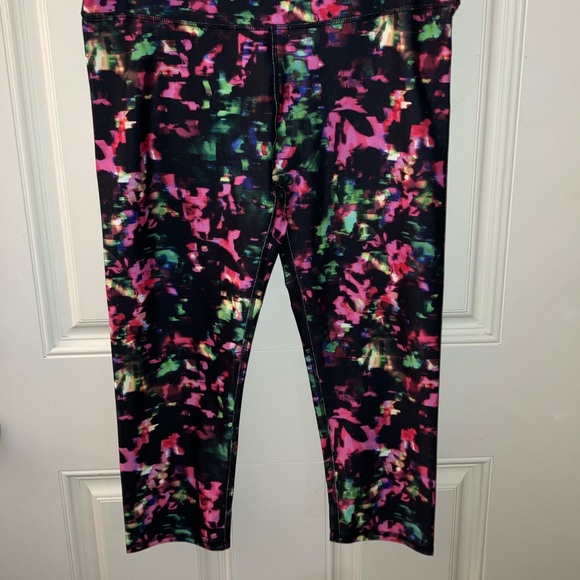 L | Multicolor Capri - Picture 3 of 5